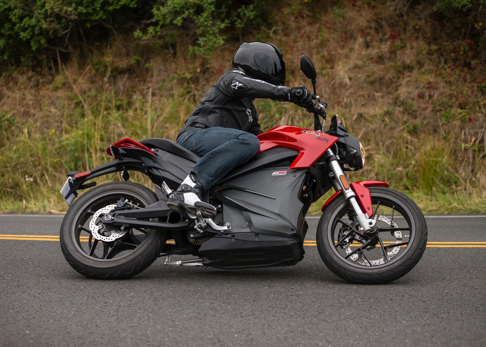 Zero SR ZF13.0 предна част